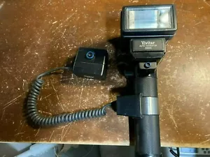 Vivitar Auto Thyristor 3900 Bounce Camera Flash w/ DSC-2 Sensor Cord - Picture 1 of 4