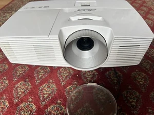 Acer Beamer DLP Projektor H5380BD H7P1320 - Bild 1 von 8