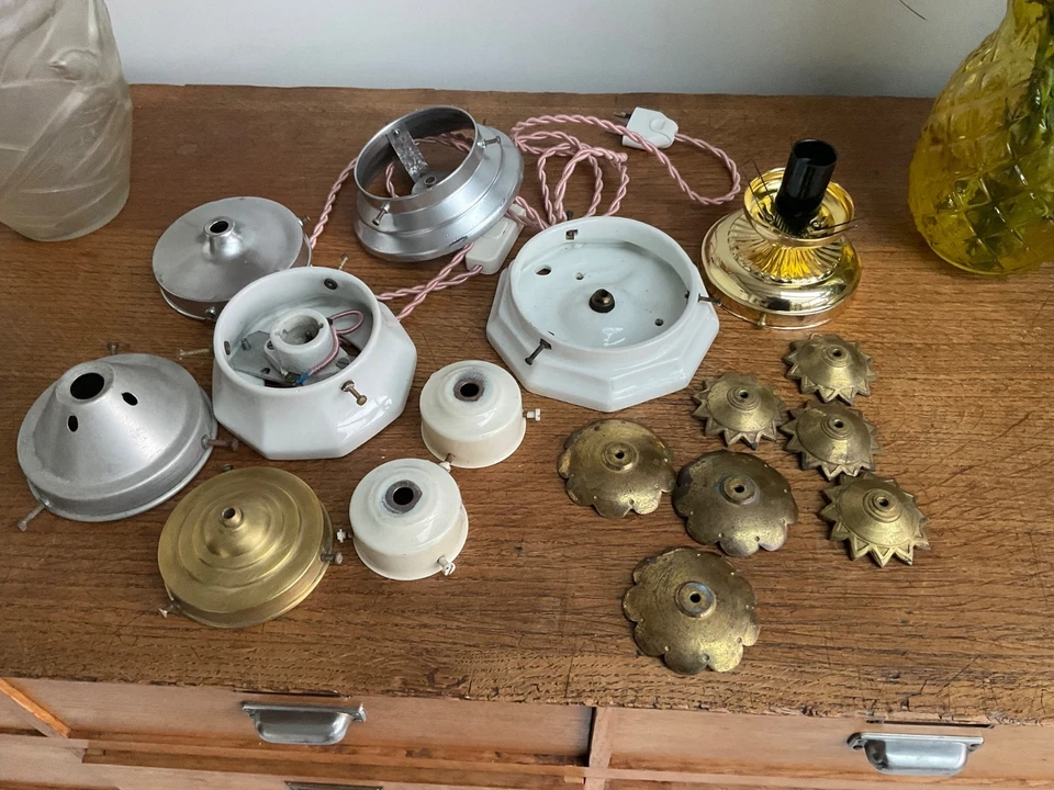 pièces vintage pour lampe (griffes socles porcelaine) - Photo 1/1