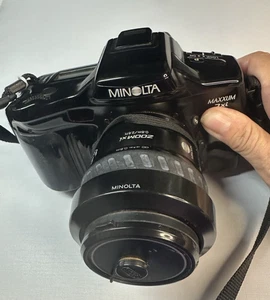 Minolta Maxxum 7xi AF 35mm SLR Film Camera with 28-80 mm Zoom Lens - Picture 1 of 12