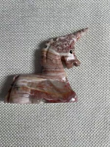 Marmor Stein geschnitzt grau Onyx schwarz Wirbel Einhorn 2,5" x 2,5" - Bild 1 von 3