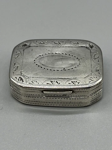 Georgian ( George III ) Solid Silver Vinaigrette Birmingham 1803 Cox & Bettridge Cover