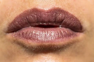 OPI Lip Sheers CONCERTO IN COPPER Lipgloss Bronze Brown Fudge Gloss LTD RARE!!!! - Picture 1 of 8