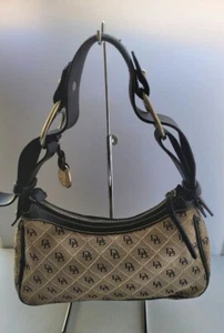 Bolso de mano Dooney and Bourke DB Signature de lona tostada con monograma - Imagen 1 de 4