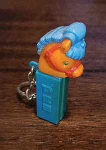 Mini Pony Pez Dispensador 1999 Llavero Azul Rojo Brida Sin Pies - Imagen 1 de 4