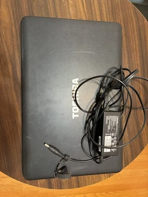 Portátil Toshiba Satellite C875-S7304 Intel Core I3-3110M, 4 GB RAM, 500 GB HDD Foto 1 de 4