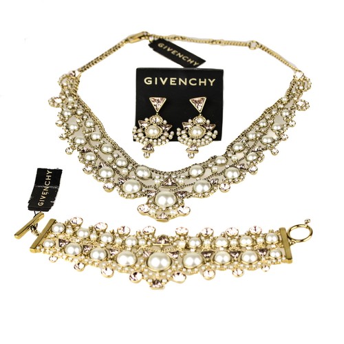 Set Collana Bracciale e Orecchini Firmati Givenchy Rosa Pallido Cristallo Finta