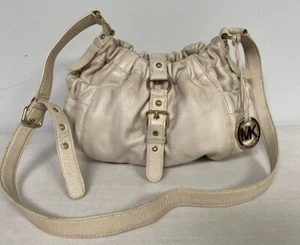 Michael Kors Schultertasche creme Leder Kordelzug mit Goldakzenten  - Bild 1 von 14