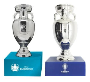 EURO 2020-24 EM-Pokal (150 mm.) auf Acrylpodest 9 x 3,5 x 9 cm - Picture 1 of 3