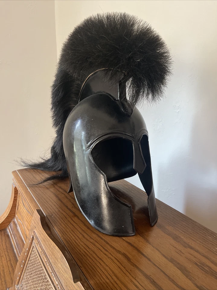 Металлический древнегреческий коринфский шлем с черным шлейфом - Изображение 1 из 3