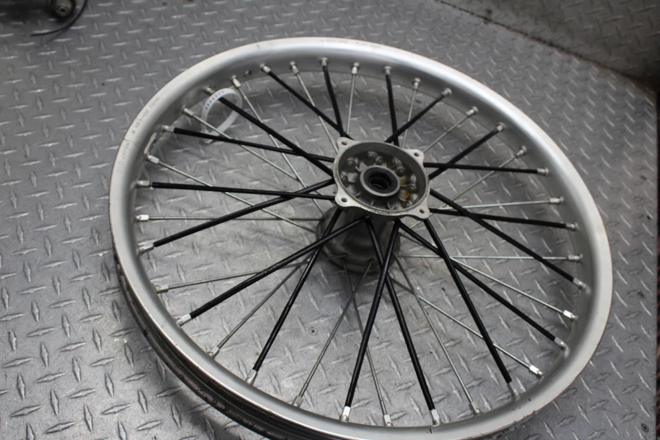 Kawasaki KX125 2002 llanta de cubo de rueda delantera Foto 1 de 4