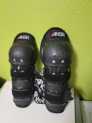 Ansr Shin Guards 黑色回答赛车摩托车 BMX 摩托车越野车 — 第 1/4 张图片