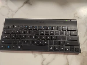 Logitech JNZYR0021 Wireless Bluetooth Tablet QWERTY Keyboard for Android 3.0+ - Picture 1 of 12