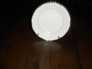 VINTAGE FASHION ROYALE "EMPRESS" 5766 FINE CHINA FRUIT BOWL - Picture 1 of 3