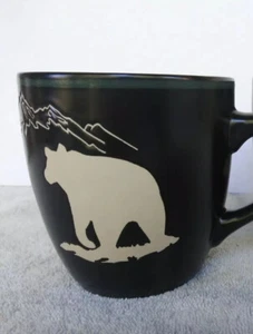Taza de café Bass Pro Shops Bear negra blanca borde verde 14 oz - Imagen 1 de 2