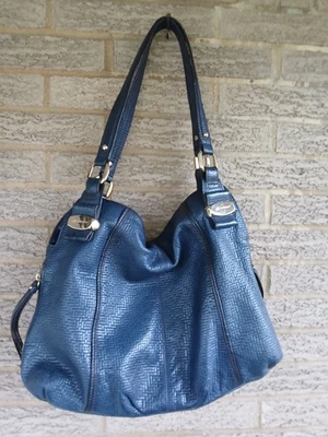 Cartera de hombro B Makowsky grande de cuero azul en relieve holgada Hobo Foto 1 de 4