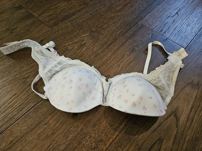 38C 华丽 Jessica Simpson 花卉肩带文胸 二手状况 90% 聚酯纤维  — 第 1/4 张图片