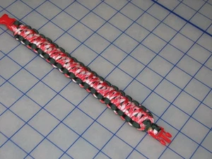 *550 Paracord Rojo Blanco Verde Pulsera King Cobra Grande 8" EE. UU. Cuerda con Hebilla Roja - Imagen 1 de 1