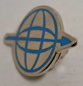 SILVER TONE ARROW GLOBE PIN BADGE LAPEL BROOCH ADVERTISING COLLECTABLE - Picture 1 of 2