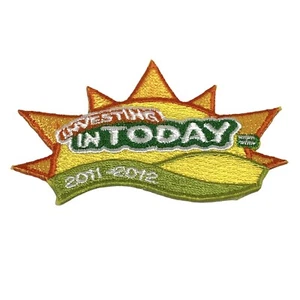 Parche Oficial de las Girl Scouts Investing in Today 2011 2012 Bordado Verde Amarillo - Imagen 1 de 4