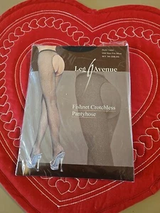 LEG AVENUE BLACK FISHNET CROTCHLESS PANTYHOSE STYLE #1404, ONE SIZE FITS MOST - Picture 1 of 3