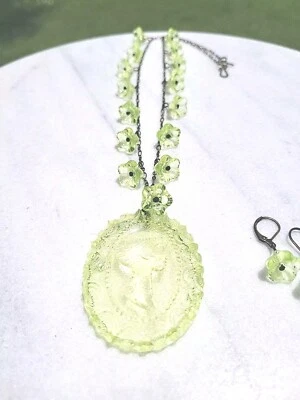 ENORME CONJUNTO DE COLLAR COLGANTE CAMAFEO DAMA VINTAGE COLGANTE URANIO VIDRIO FLOR ENORME! Foto 1 de 4