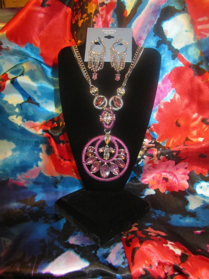 SIMPLY VERA WANG NUEVO CON ETIQUETAS $62 Ciruela Púrpura Mujer Collar y Pendientes Conjunto Foto 1 de 1