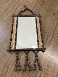 Vintage Perlen Holz Wandspiegel mit Quasten 23" Boho Volkskunst Stil Handarbeit - Bild 1 von 7