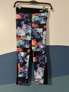 SMALL Nike Pro Damen-Laufleggings mehrfarbig Blumenmuster kurz gebraucht, in einwandfreiem Zustand - Bild 1 von 5