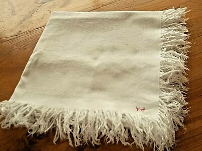 Linge ancien Nappe ou tapis de table blanc avec motifs et franges  - Photo 1/4