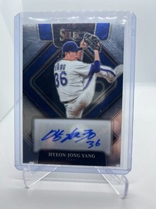 Hyeon-Jong Yang 2022 Panini Select Signatures Auto 173/199 #S-HJY Texas Rangers