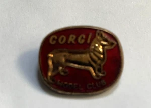 Insignia prendedor vintage esmaltada de club modelo Corgi (G5) - Imagen 1 de 2