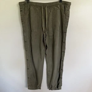 Pantalone Anthropologie in tessuto e pietra taglia media pull on jogger bottoni laterali oliva - Foto 1 di 13