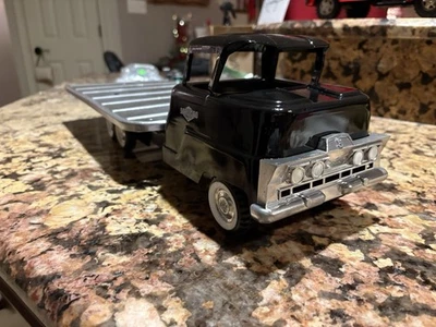 Structo Flat/Tilt bed Tow Truck pressed steel, Plastic Grille. - Image 1 of 4