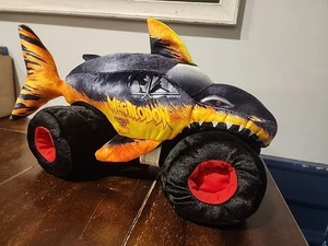 Raro Monster Jam Peluche Megalodon Fuego Tiburón Hielo Monster Truck 1er Lanzamiento Estilo - Imagen 1 de 7
