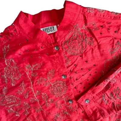 Top Chico's 100 % seda para mujer talla mediana rojo asiático bordado con cuentas abotonable Foto 1 de 4