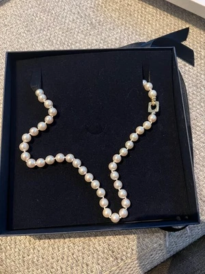 Collana di perle Akoya – 51 perle 8-8,5 mm con chiusura in oro 750 e diamanti - Immagine 1 di 4