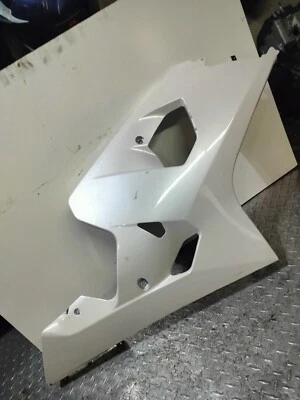 2004-2005 SUZUKI GSXR 600 750 OEM RIGHT SIDE FAIRING  - Image 1 of 4