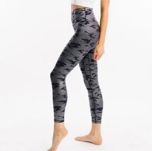 Zyia NWT Active Navy Silver Camo Light N Tight Hi-Rise 7/8 Leggings Size 6-8 - Picture 1 of 12