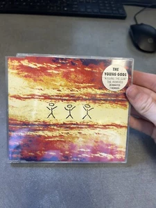 Young Gods - Kissing The Sun - The Remixes - Used CD - P5z - Picture 1 of 3