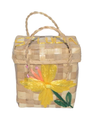 Bolsa de mão infantil de palha vintage Santa Lúcia caixa de tecido tampa alças flor amarela - Imagem 1 de 4