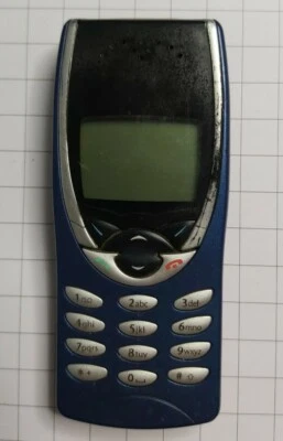 CELLULARE NOKIA 8210 SENZA CARICABATTERIA - Immagine 1 di 2