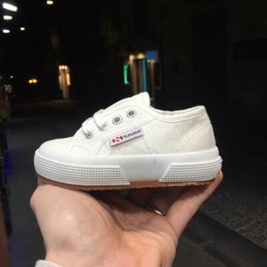 Sneakers Superga, Collezione Estate 2022 - Stileo.it