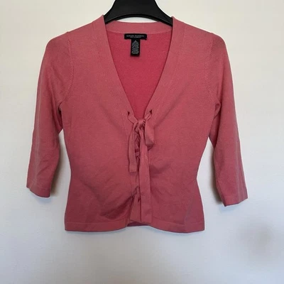 Cárdigan Suéter Pequeño Banana Republic Para Mujer Rosa Seda Cachemira Cinta Frontal Foto 1 de 4