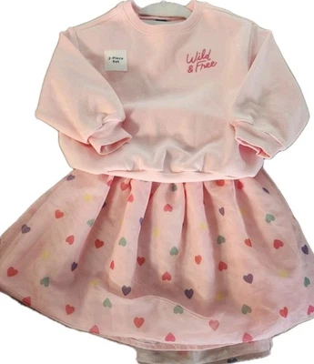 Nuevo con etiquetas Conjunto de falda y top con estampado gráfico de corazón rosa con corazón para niños de Old Navy talla 4T Foto 1 de 4