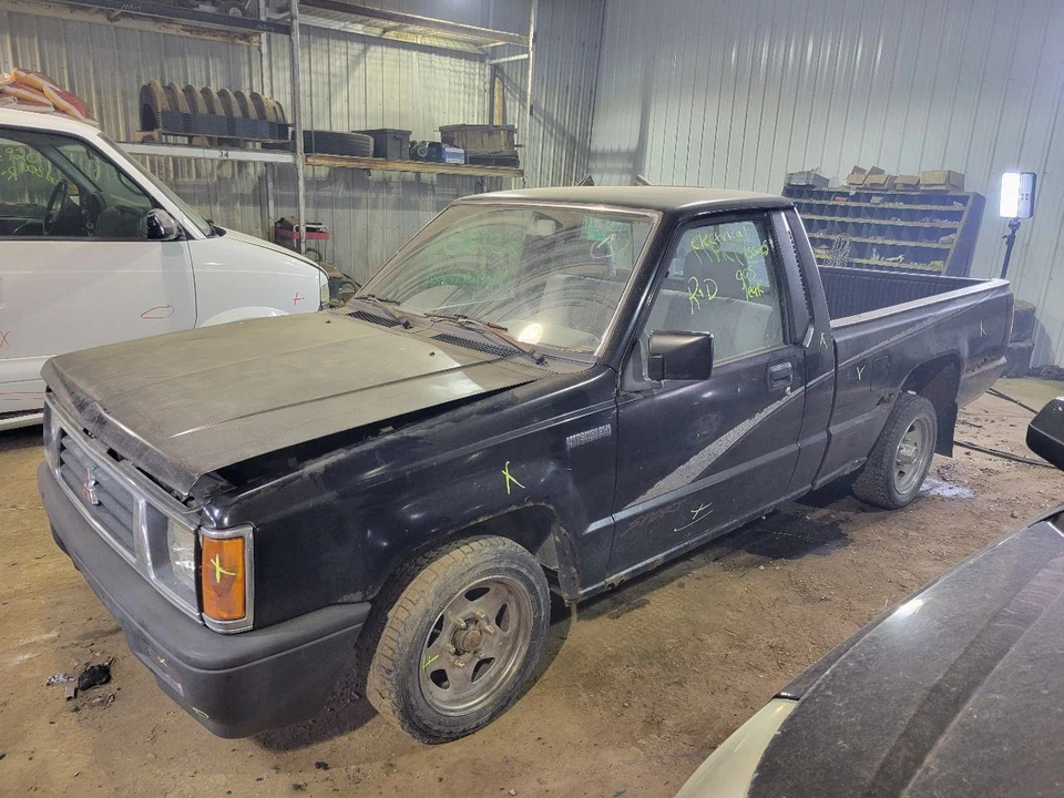 Windshield Wiper Motor Fits 87-96 MITSUBISHI PICKUP 2065304 - Image 1 of 4