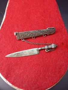 SPILLA IN ARGENTO 800 A FORMA DI COLTELLO CON CUSTODIA  COLTELLINO BROOCH KNIFE - Foto 1 di 8