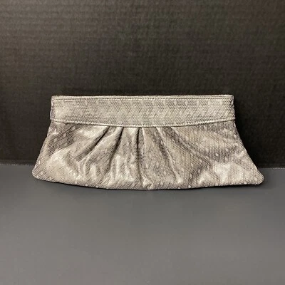 Bolsa Lauren Merkin Clutch prata padrão cinza metálico NYC - Imagem 1 de 4