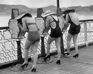 Women At The Beach Viewing Mutoscopes Vintage 8x10 Reprint Of Old Photo - Picture 1 of 1