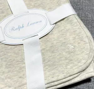 NUEVO CON ETIQUETAS JUEGO DE REGALO PARA BEBÉ Polo Ralph Lauren 3 PIEZAS Manta Pechera Gorra RECIÉN NACIDO Algodón NATURAL - Imagen 1 de 7